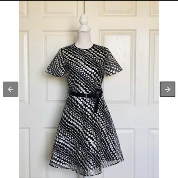 Michael Kors | Crew Neck Flower Patterns Nylon Flared Short Sleeves - Picture 6 of 6